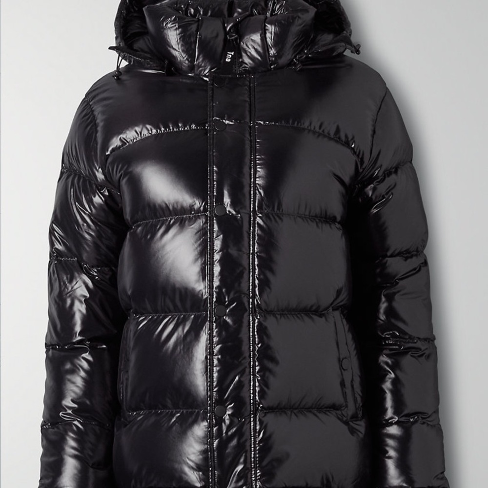 NWT BLACK HIGH GLOSS ARITZIA TNA SUPERPUFF ORIGINAL